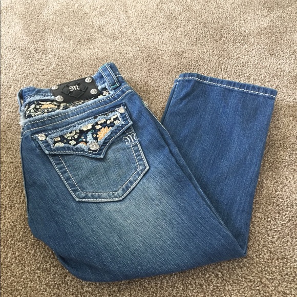 Miss Me Wing & Flower Capri denim. - Picture 2 of 9
